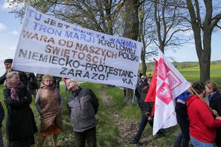 Protest przeciwko budowie centrum dystrybucyjnego Lidla w Gietrzwałdzie