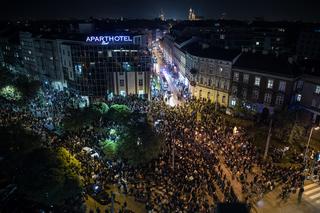 Wielotysięczny protest w Krakowie. Kobietom puściły nerwy: Wypier***** [ZDJĘCIA]