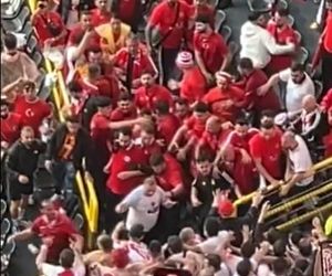 Potworna bitwa na trybunach podczas Euro 2024! Przed meczem doszło do grubej rozróby, kibice skoczyli sobie do gardeł
