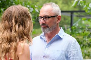 M jak miłość odc. 1763. Adam Werner (Jacek Kopczyński), Sylwia (Hanna Turnau)