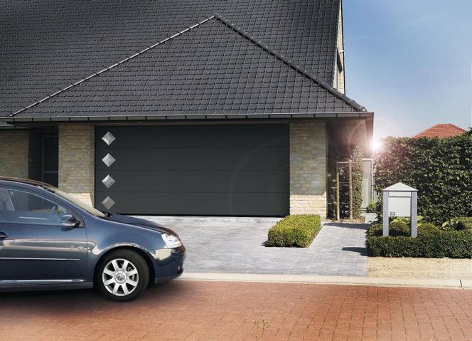 Brama garażowa EUROSTYLE w kolorze RAL 7016 z designer P09
