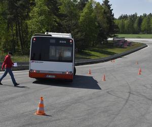 Autobusy w poślizgu! Kto tym razem okazał się najlepszym kierowcą autobusu? 