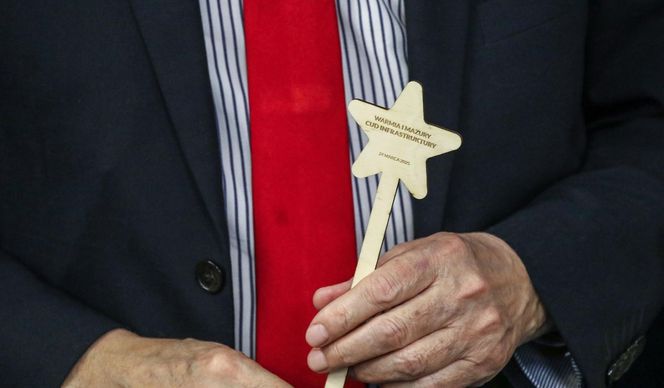 Wojewoda i różdżki.