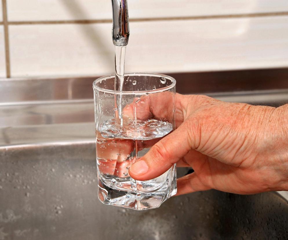 Farmaceutyki i „wieczne chemikalia” w polskich wodach. Skutki mogą być opłakane