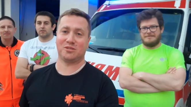 Ratownicy medyczni z Krosna w #hot16challenge2. Zrobili to w nietypowy sposób