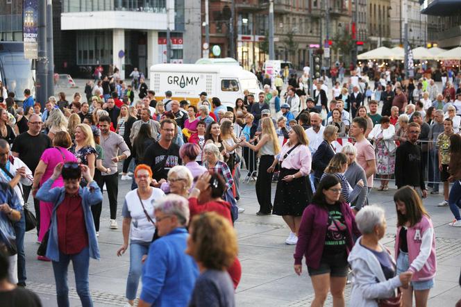 Potańcówka w centrum Katowic. Wyspiański znów porwał tłumy do szalonej zabawy