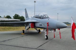 Błaszczak:  FA-50 są już dostępne dla Sił Powietrznych RP. Są o kilka długości lepsze samoloty niż najlepsze postsowieckie