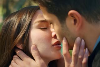 Pocałunek Zeynep i Ege. Wszystko się ułoży