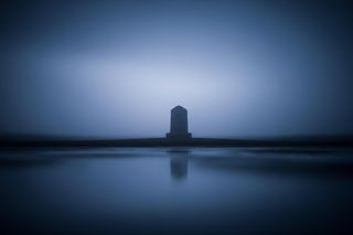 Grób Krystyny Bochenek po 15 latach. Co skrywa ostatnie miejsce spoczynku wicemarszałek Senatu?