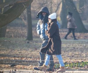 Agnieszka Kaczorowska i Marcin Rogacewicz  na spacerze