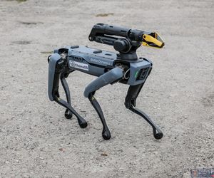 Robopies odwiedził i ćwiczył z warszawskimi policjantami