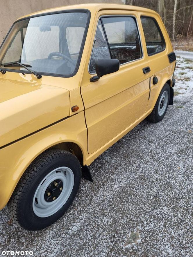 Wyjątkowy Maluch trafił do sprzedaży. To Fiat 126p z 1989 roku 