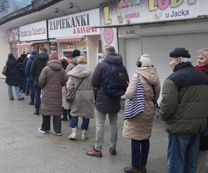 Tłusty Czwartek w Olsztynie. Długie kolejki do cukierni. Jakie pączki olsztynianie wybierają najczęściej?