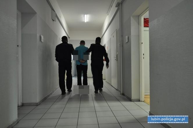Próbowali wyrwać bankomat przy pomocy liny