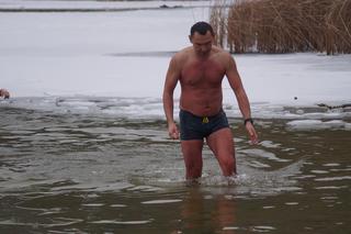 Zimna woda im niestraszna! Morsowanie w podbydgoskich Pieckach [ZDJĘCIA]