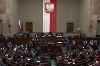 KE pozywa Polskę do TSUE! Chodzi o spóźnienia z planem klimatycznym. Jakie konsekwencje nam grożą? 