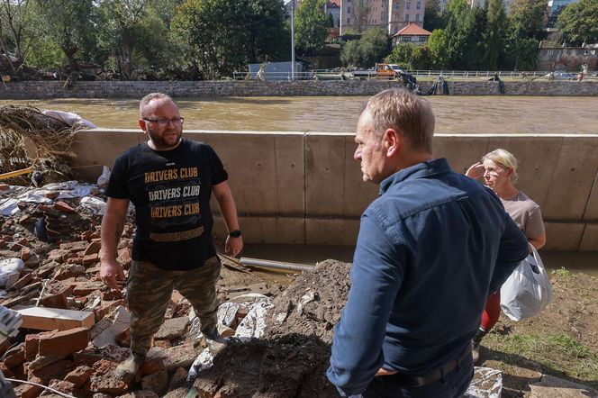 Tusk spotkał się z poszkodowanymi mieszkańcami