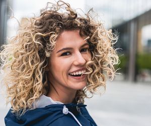 Nazywana jest chorobą kręconych włosów. Choroba Menkesa ma źródło w niedoborach miedzi