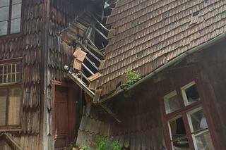 Zabytkowa drewniana plebania w Dydni popada w ruinę