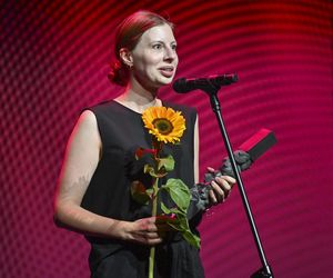 Gala Tofifest 2025 bez stylowych niespodzianek? Olśniewająca Warnke, Szapołowska znów w różowym futerku!