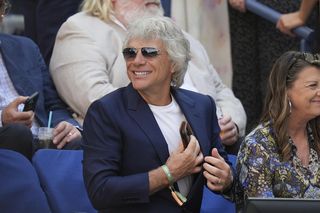 Jon Bon Jovi powinien już przejść na emeryturę? Bezlitosne komentarze fanów pod nagraniem z występu artysty