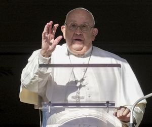 Wierni modlą się za Papieża Franciszka