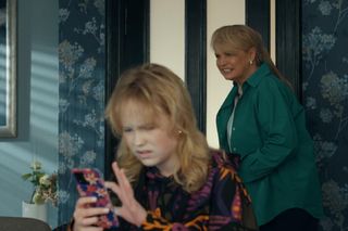 	Barwy szczęścia ostatni odcinek 3202 finał sezonu. Emilka (Jessica Frankiewicz), Małgorzata (Adrianna Biedrzyńska)