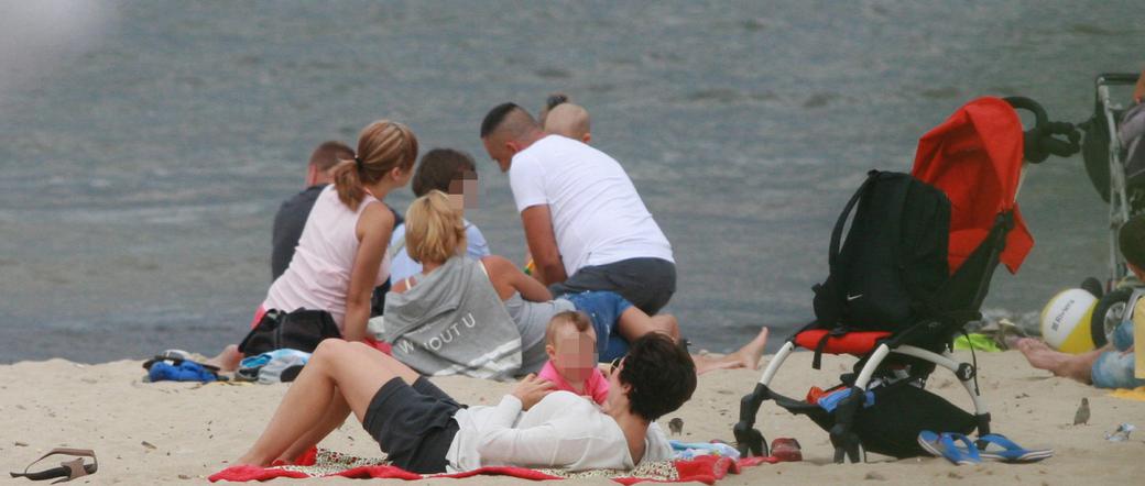 Katarzyna Cichopek i Marcin Hakiel z dziećmi na wakacjach