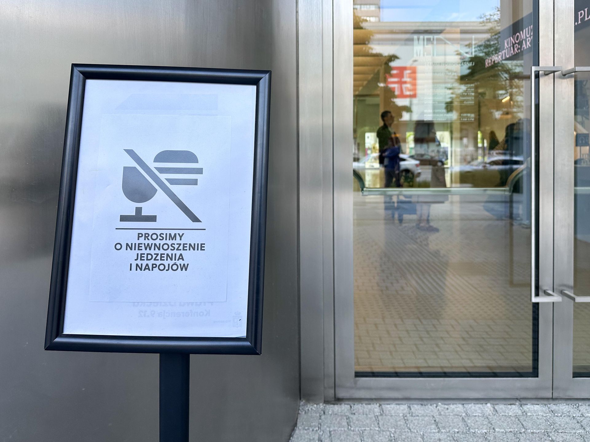 Czy przestrzenie na parterze MSN spełniają funkcje publiczne?