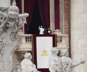 Leon XIV podczas modlitwy Regina Caeli zaapelował o modlitwę o powołania i odwagę dla młodych ludzi
