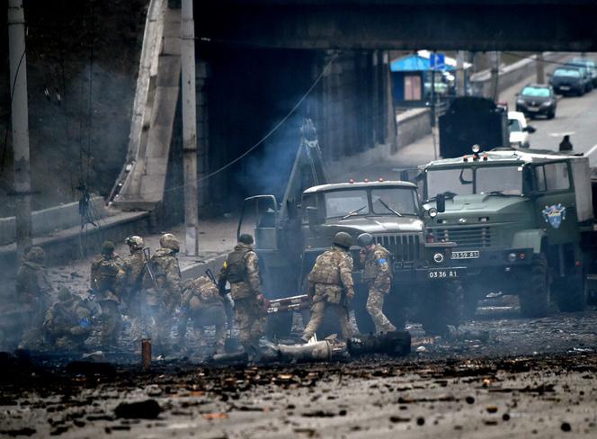 Ukraińscy żołnierze na ulicach Kijowa