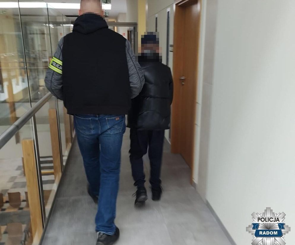 Chciał oszukać 68 latkę metodą na policjanta Nie zdążył uciec z miejsca zdarzenia, gdy zatrzymali go prawdziwi funkcjonariusze