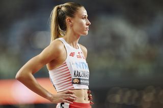 Najpiękniejsza polska biegaczka już poczuła lato. Pokazała gorące zdjęcie z siostrą. Skąpo ubrane pobudziły zmysły fanów