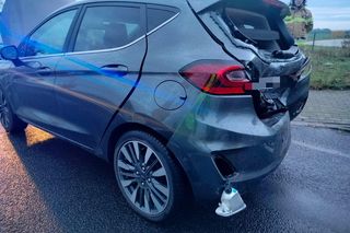 Pijana kobieta spowodowała kolizję niedaleko Kościana. Odjechała dymiącym się samochodem