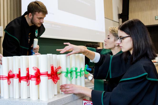 Białystok. LO Politechniki Białostockiej. Ślubowanie uczniów klas pierwszych