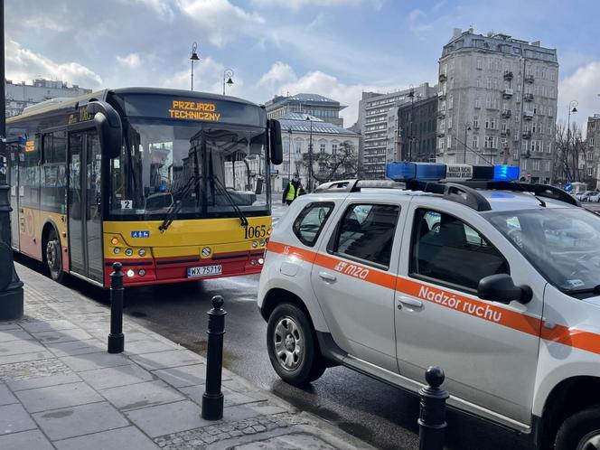 Pijany kierowca miejskiego autobusu na Pl. Trzech Krzyży. Tak go złapali