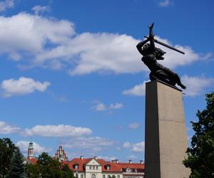 Pomnik Bohaterów Warszawy znany jako pomnik warszawskiej Nike