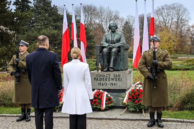 Złożenia wieńców przed pomnikami Ojców Niepodległości: Wincentego Witosa, Ignacego Jana Paderewskiego, Ignacego Daszyńskiego, Romana Dmowskiego, Wojciecha Korfantego i Marszałka Józefa Piłsudskiego.