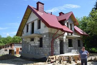 Jodłówka: Dom dla chorego Kamila wciąż niewykończony, co będzie dalej? [WIDEO]