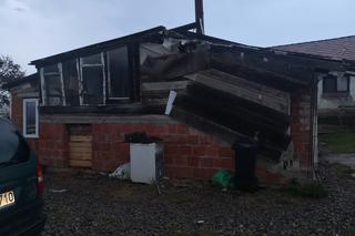 Sześcioosobowa rodzina mieszka w suterenie. Budowę domu przerwała straszna choroba