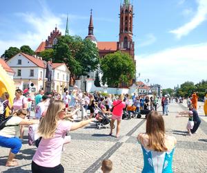 Chcieli podkreślić potrzebę swoich działań. Ulicami Białegostoku przeszedł Marsz Rodzin Zastępczych