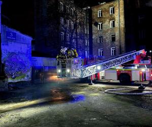 Potężny pożar kamienicy na Pradze. Buchające płomienie widać było z daleka