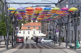 Kolorowe parasolki nad Kilińskiego w Białymstoku