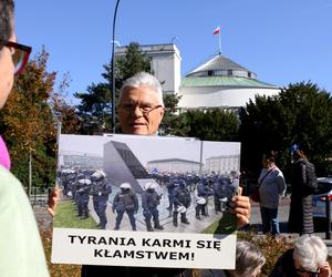 Warszawa. Samorządowcy protestowali w sprawie wysokich cen energii. „Jeśli sobie nie radzicie, oddajcie władzę!”