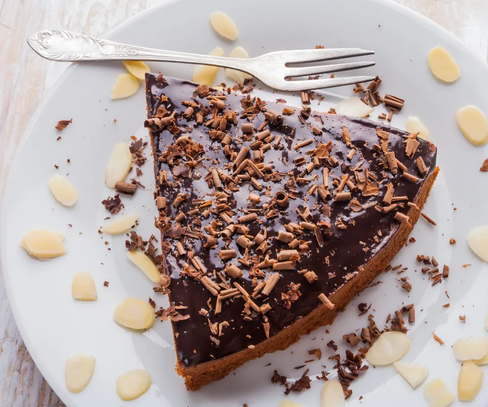 Biszkopt z kremem karmelowo-czekoladowym. Poezja smaku na każdą okazję