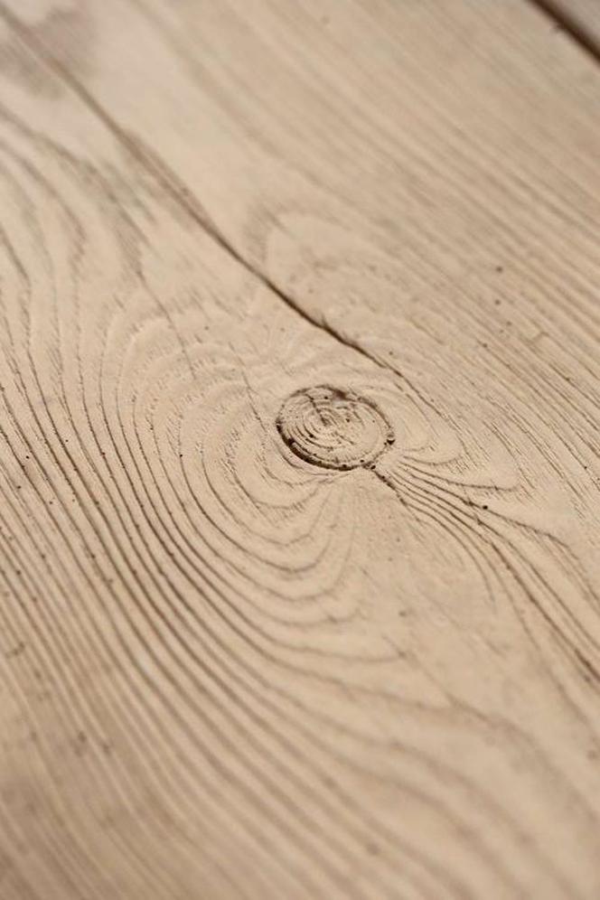 nawirzchnia betonowa imitująca naturalne drewno