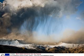 Chmura po wybuchu wulkanu na Islandii