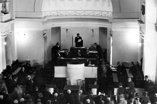 Krzyk narodzin II RP. Sejm II RP 17 marca 1921 roku uchwalił pierwszą, nowoczesną konstytucję