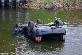 Pijany kierowca przebił barierki i spadł z mostu do rzeki