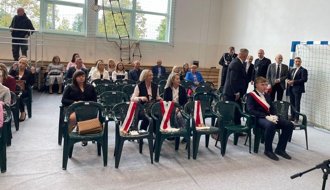 Pierwsza Dama uczciła z uczniami 100 lat od nadania imienia Stefana Batorego Szkole Podstawowej w Liwie